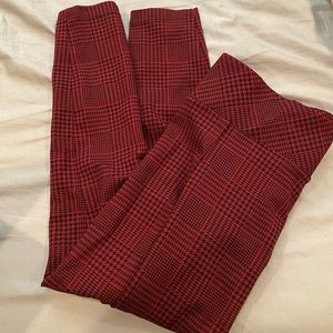 Nice red and black houndstooth skinny pants